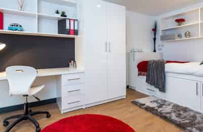 Amenities?w=400&h=260&fit=crop&q=40&auto=format&trim=auto