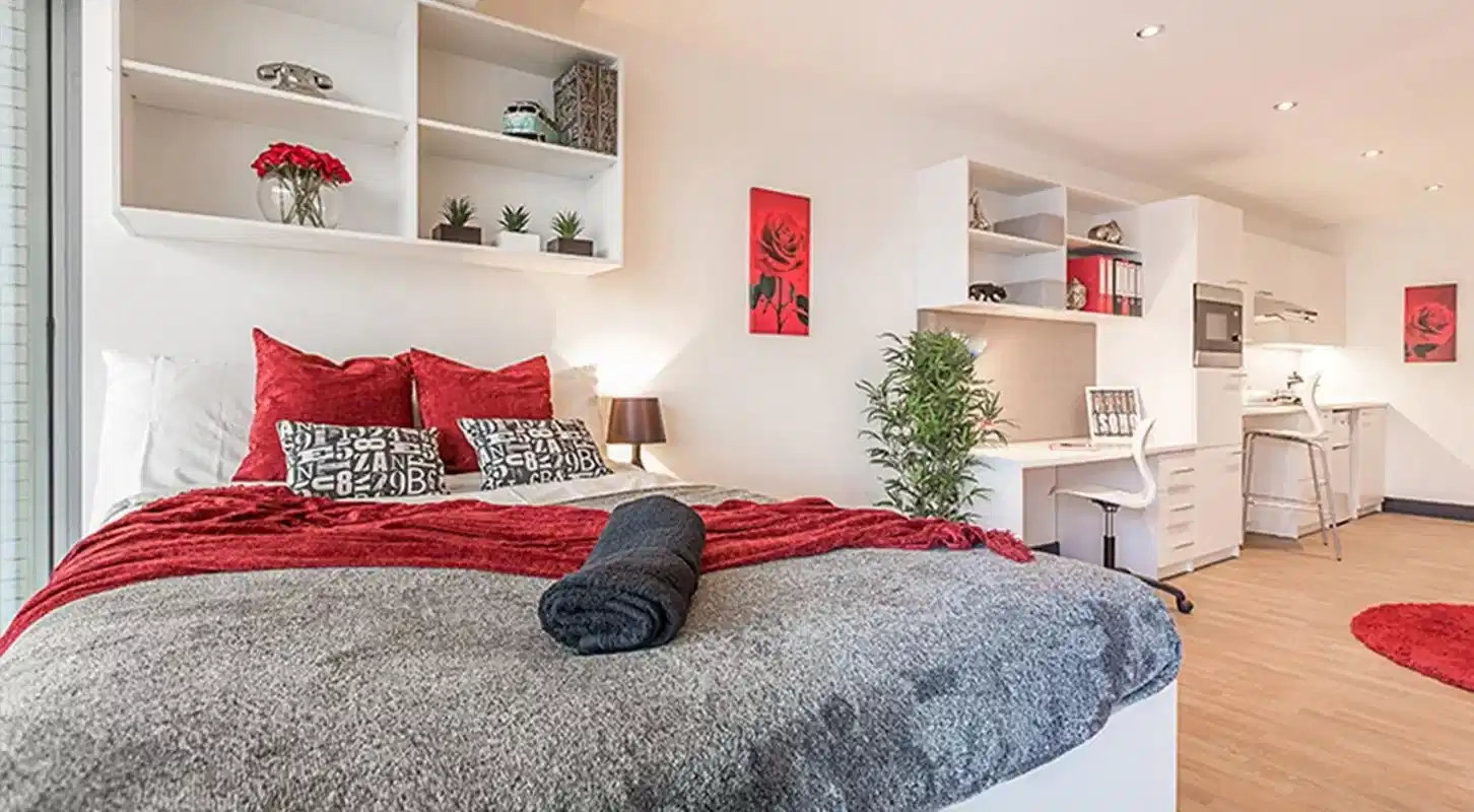 Common Area?w=400&h=260&fit=crop&q=40&auto=format&trim=auto