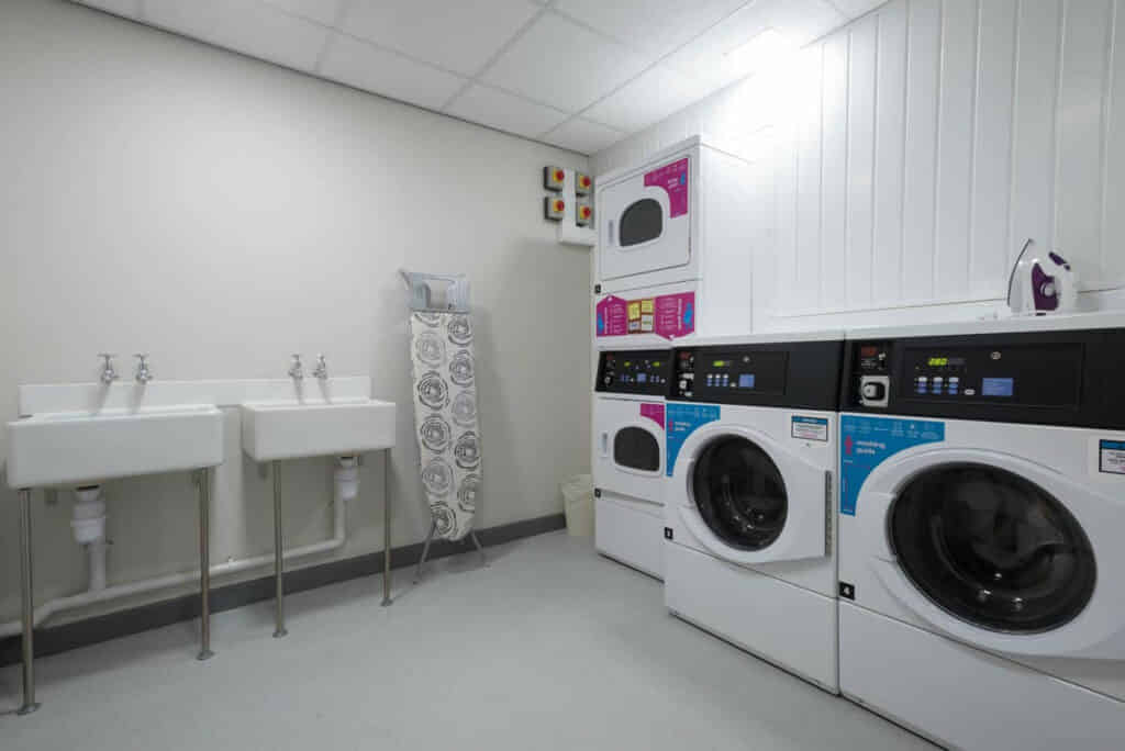 Exterior?w=400&h=260&fit=crop&q=40&auto=format&trim=auto