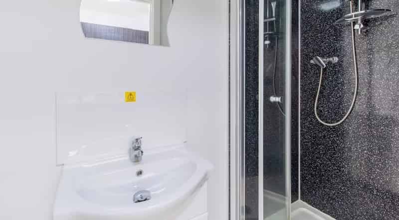 Common Area?w=400&h=260&fit=crop&q=40&auto=format&trim=auto