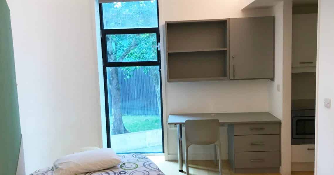 Amenities?w=400&h=260&fit=crop&q=40&auto=format&trim=auto