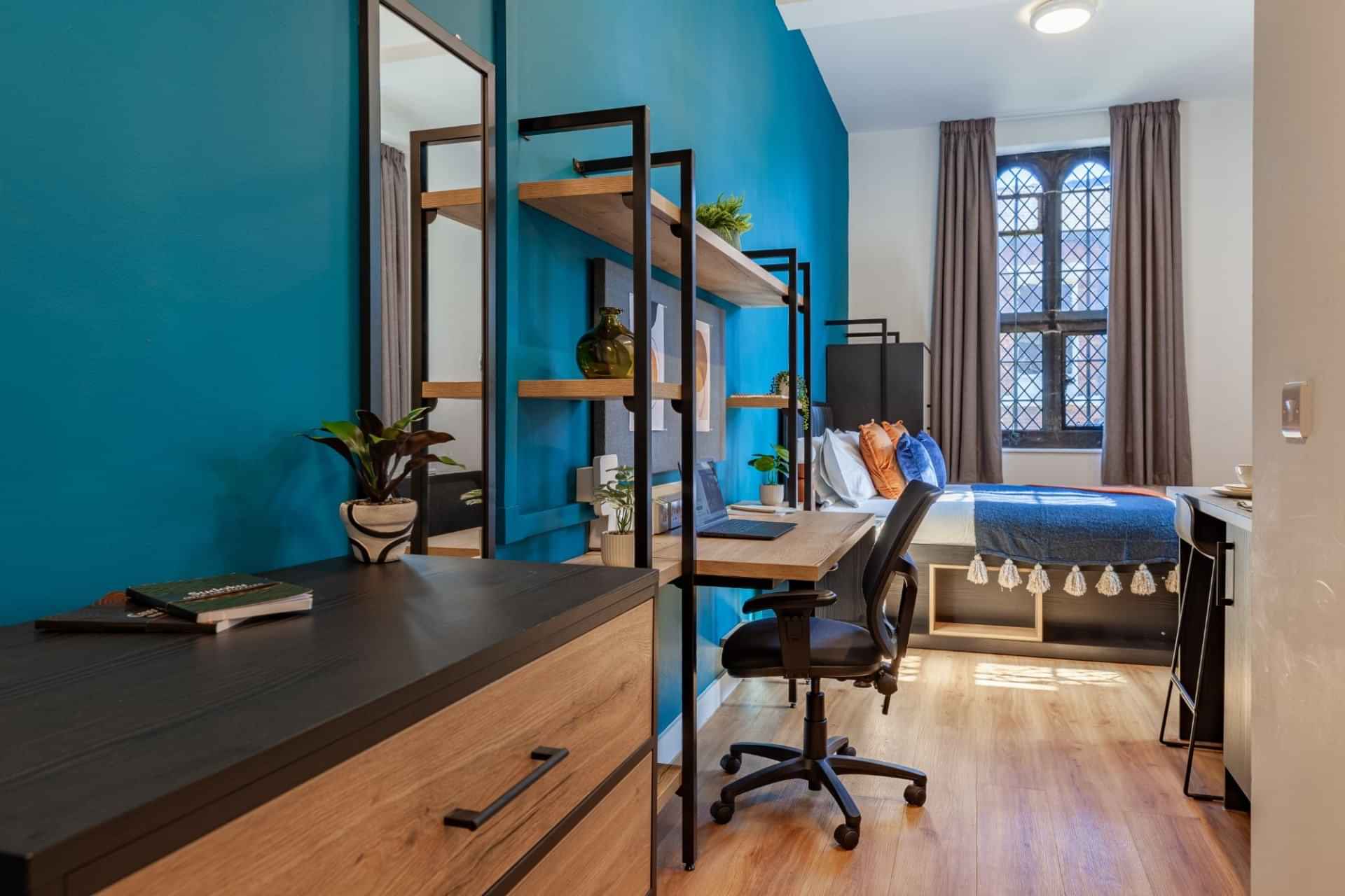 Exterior?w=400&h=260&fit=crop&q=40&auto=format&trim=auto