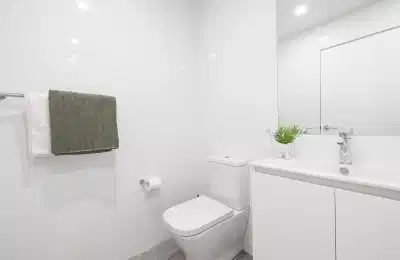 Bedroom?w=400&h=260&fit=crop&q=40&auto=format&trim=auto