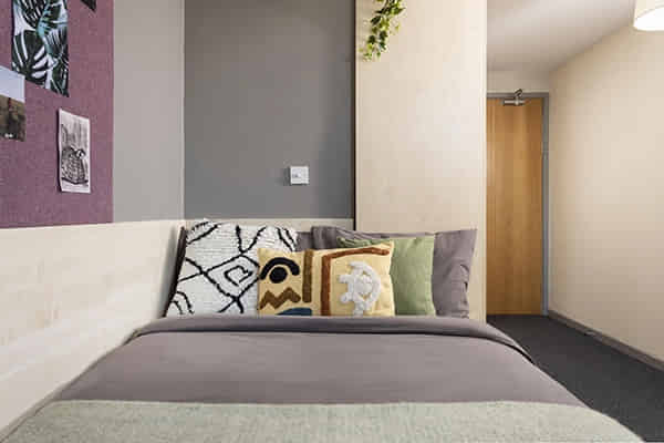 Common Area?w=400&h=260&fit=crop&q=40&auto=format&trim=auto