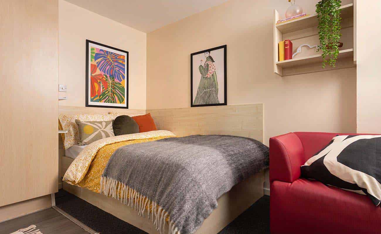 Common Area?w=400&h=260&fit=crop&q=40&auto=format&trim=auto