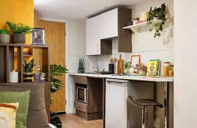 Common Area?w=400&h=260&fit=crop&q=40&auto=format&trim=auto
