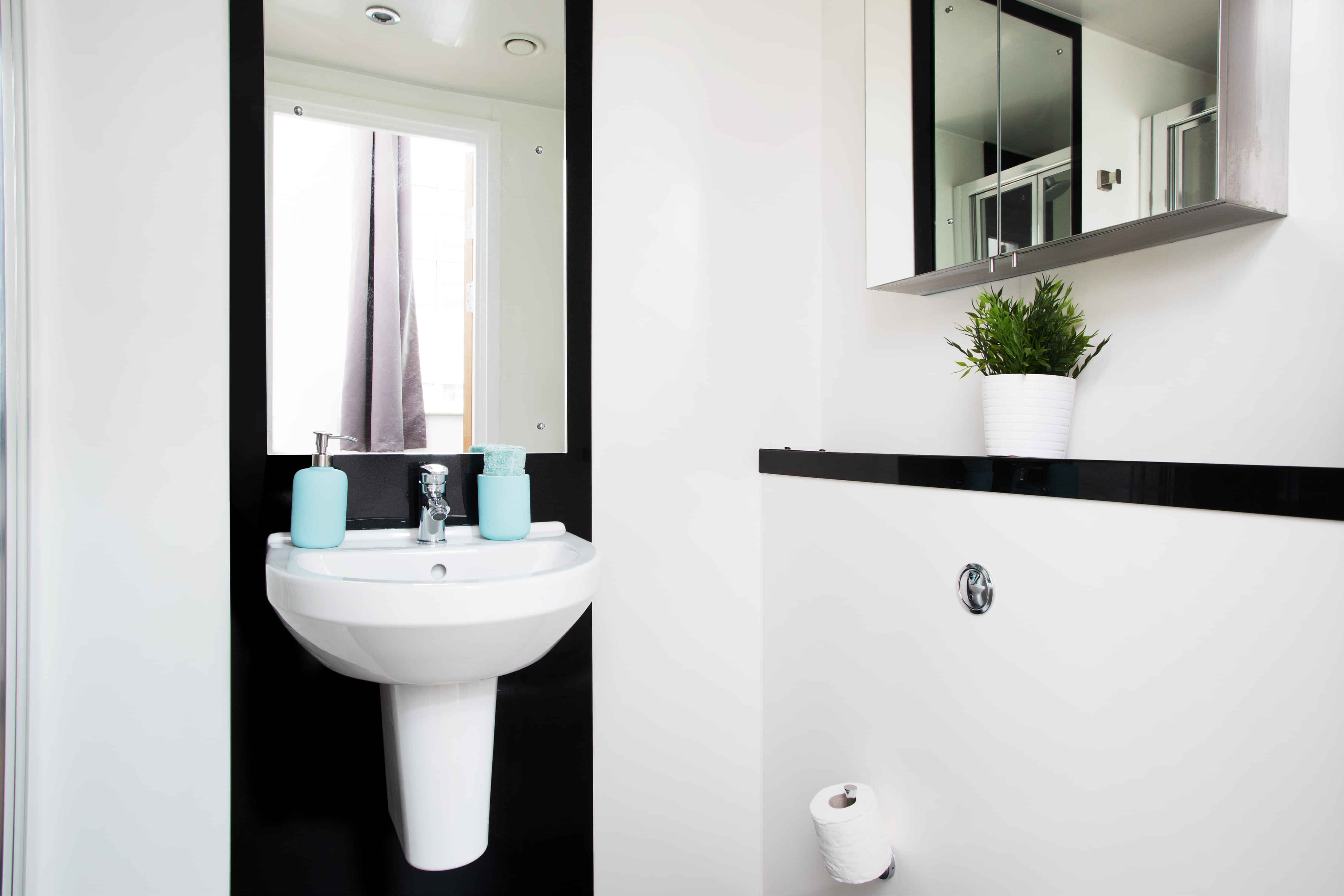 Exterior?w=400&h=260&fit=crop&q=40&auto=format&trim=auto