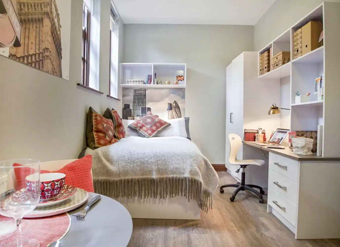 Exterior?w=400&h=260&fit=crop&q=40&auto=format&trim=auto