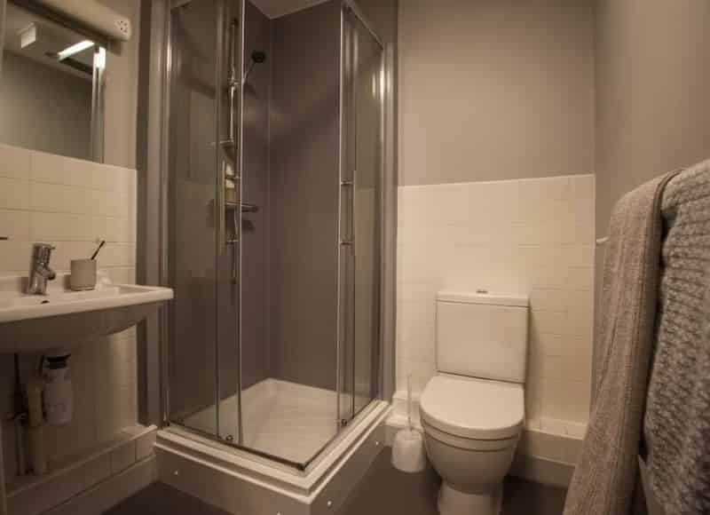 Amenities?w=400&h=260&fit=crop&q=40&auto=format&trim=auto