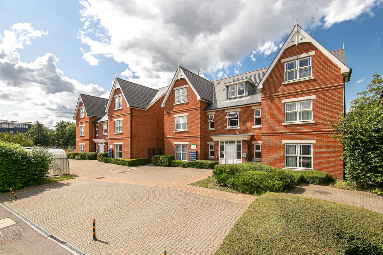 Kitchen?w=400&h=260&fit=crop&q=40&auto=format&trim=auto