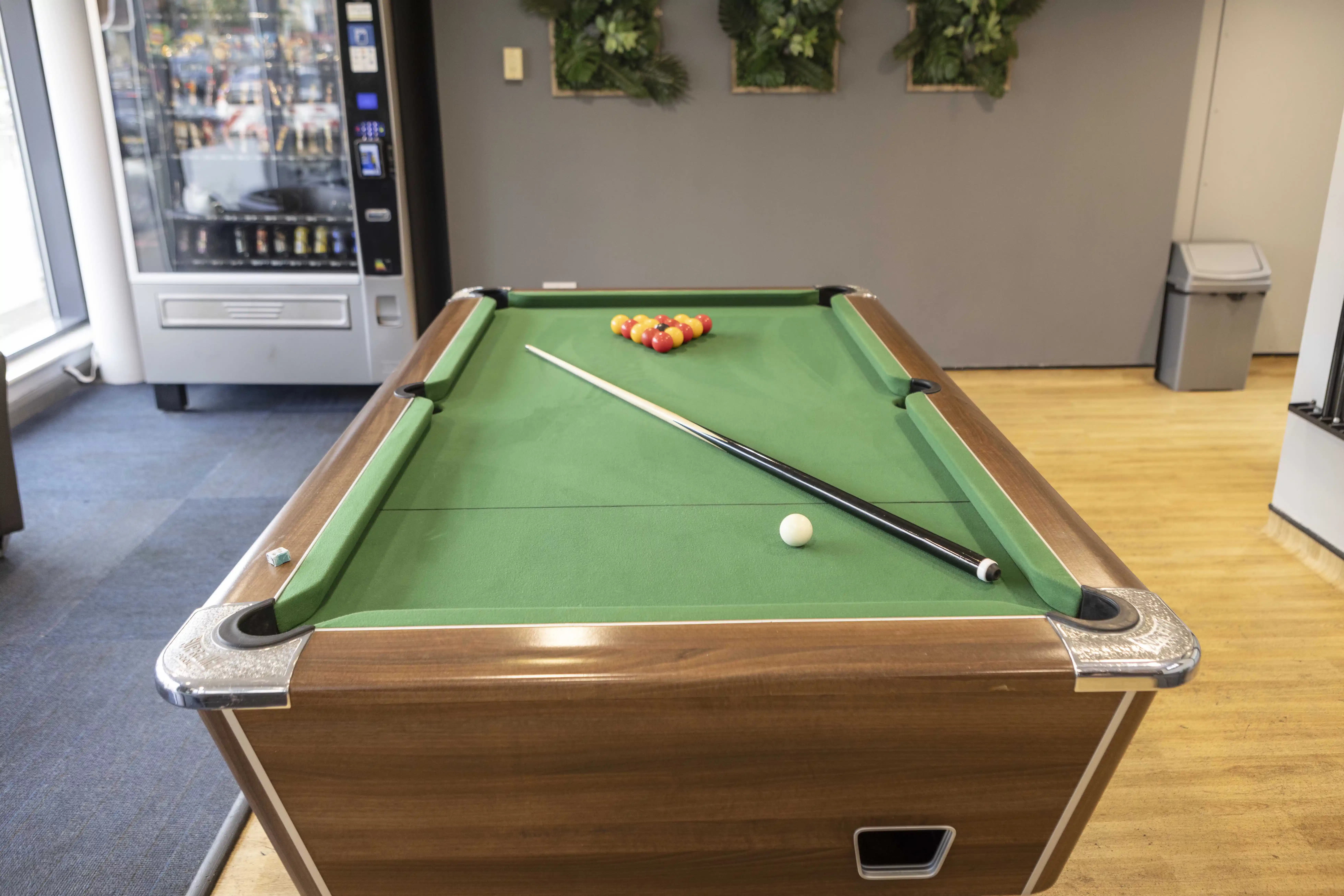 Amenities?w=400&h=260&fit=crop&q=40&auto=format&trim=auto