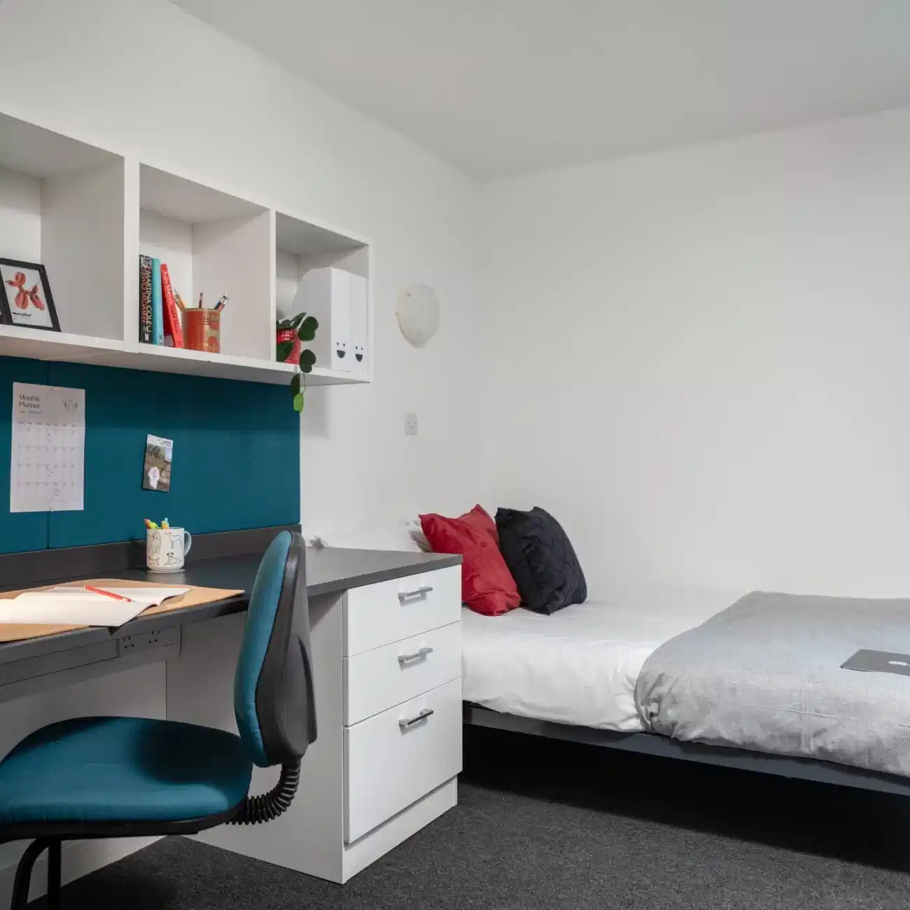 Common Area?w=400&h=260&fit=crop&q=40&auto=format&trim=auto