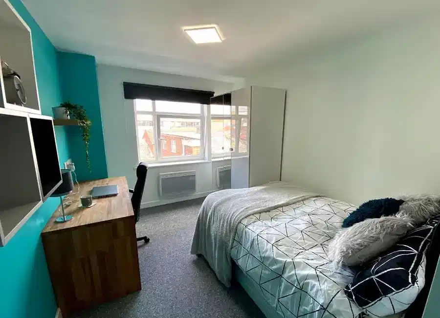 Bedroom?w=400&h=260&fit=crop&q=40&auto=format&trim=auto