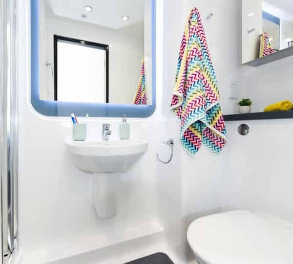 Common Area?w=400&h=260&fit=crop&q=40&auto=format&trim=auto