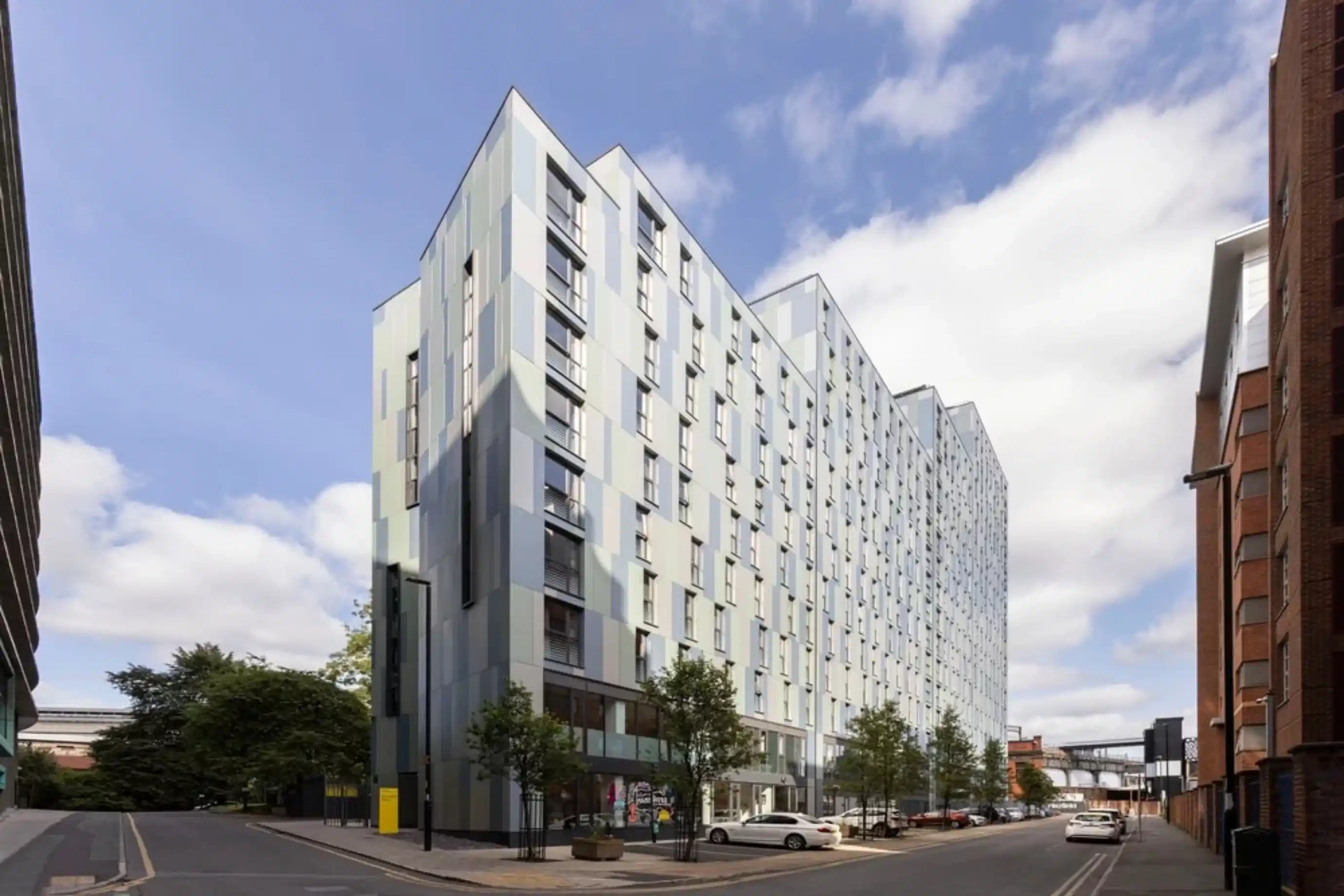 Common Area?w=400&h=260&fit=crop&q=40&auto=format&trim=auto