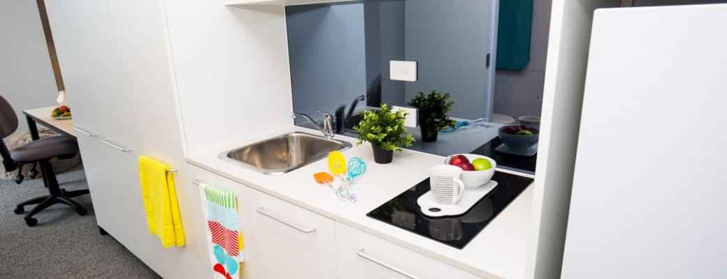 Common Area?w=400&h=260&fit=crop&q=40&auto=format&trim=auto