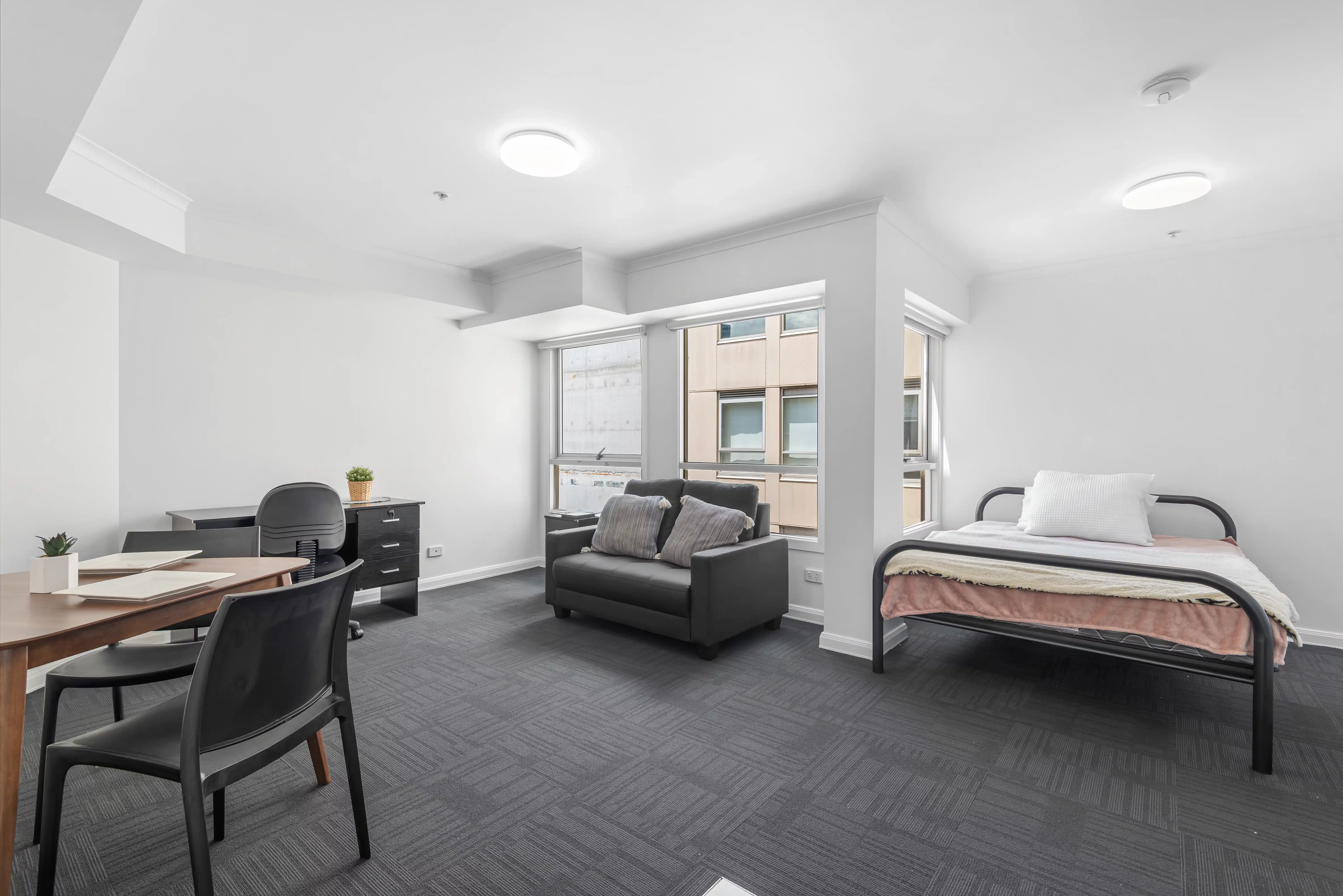 Bedroom?w=400&h=260&fit=crop&q=40&auto=format&trim=auto