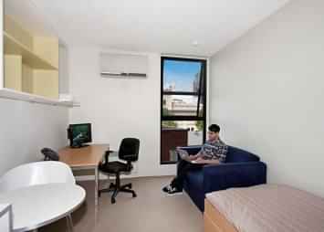 Bathroom?w=400&h=260&fit=crop&q=40&auto=format&trim=auto