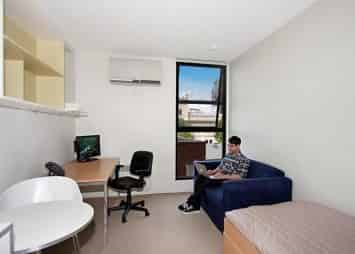 Bathroom?w=400&h=260&fit=crop&q=40&auto=format&trim=auto