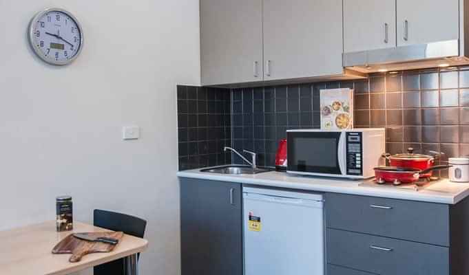 Exterior?w=400&h=260&fit=crop&q=40&auto=format&trim=auto