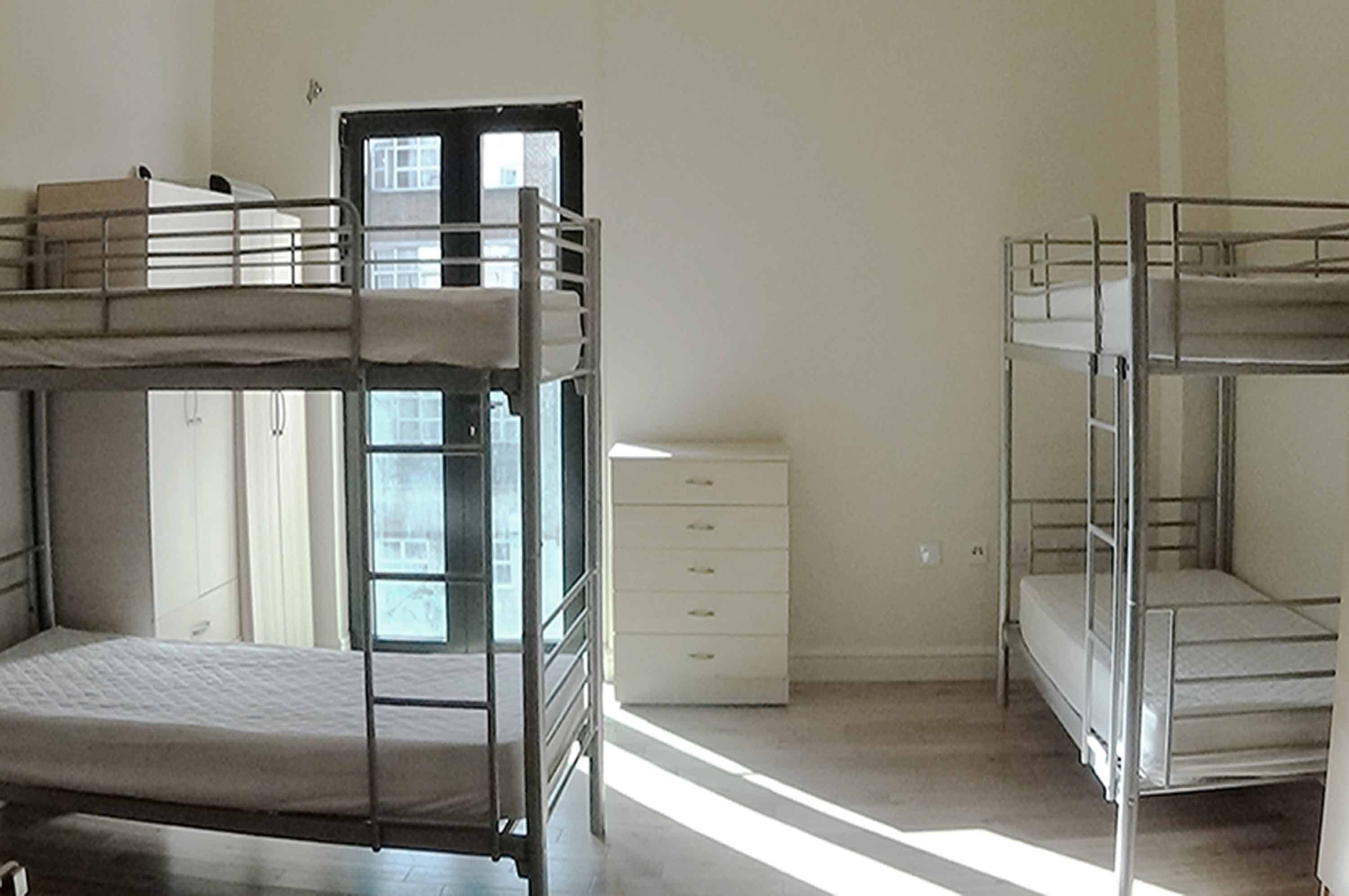 Common area?w=400&h=260&fit=crop&q=40&auto=format&trim=auto