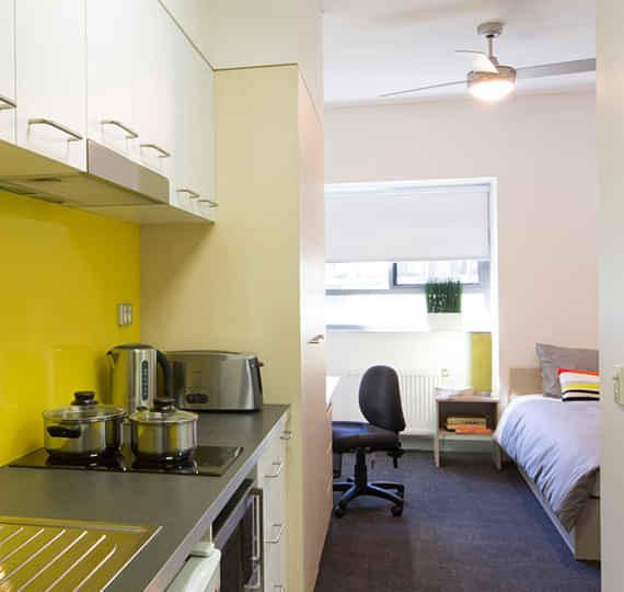 Common Area?w=400&h=260&fit=crop&q=40&auto=format&trim=auto