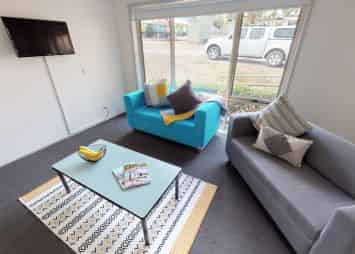 Exterior?w=400&h=260&fit=crop&q=40&auto=format&trim=auto