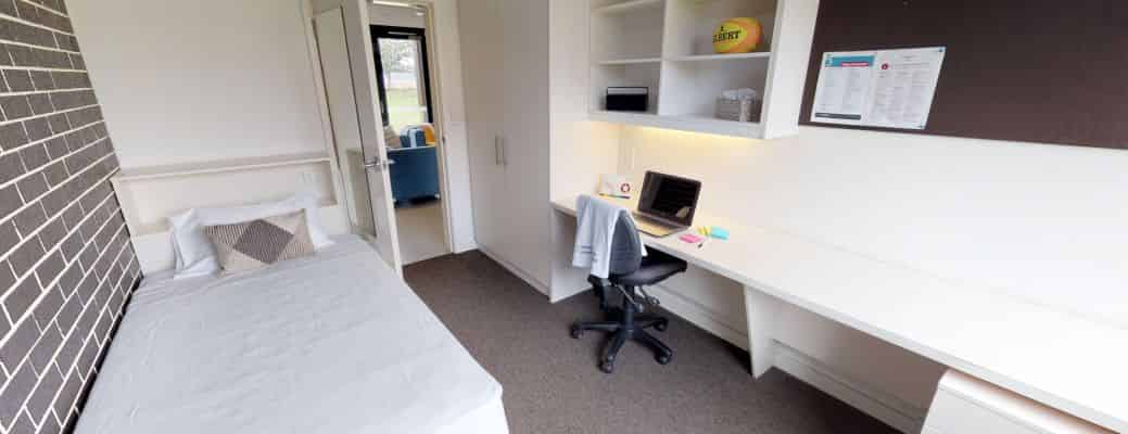 Exterior?w=400&h=260&fit=crop&q=40&auto=format&trim=auto