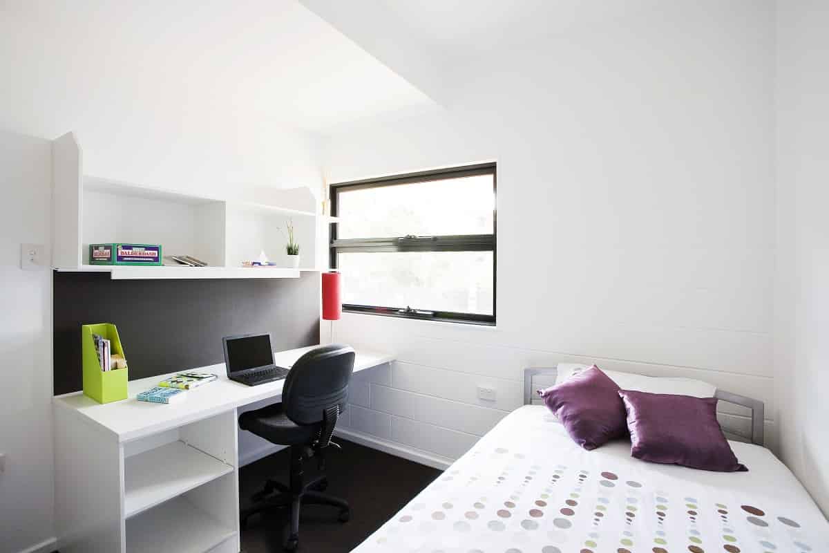 Common Area?w=400&h=260&fit=crop&q=40&auto=format&trim=auto
