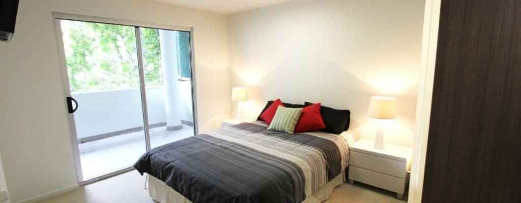 Common Area?w=400&h=260&fit=crop&q=40&auto=format&trim=auto