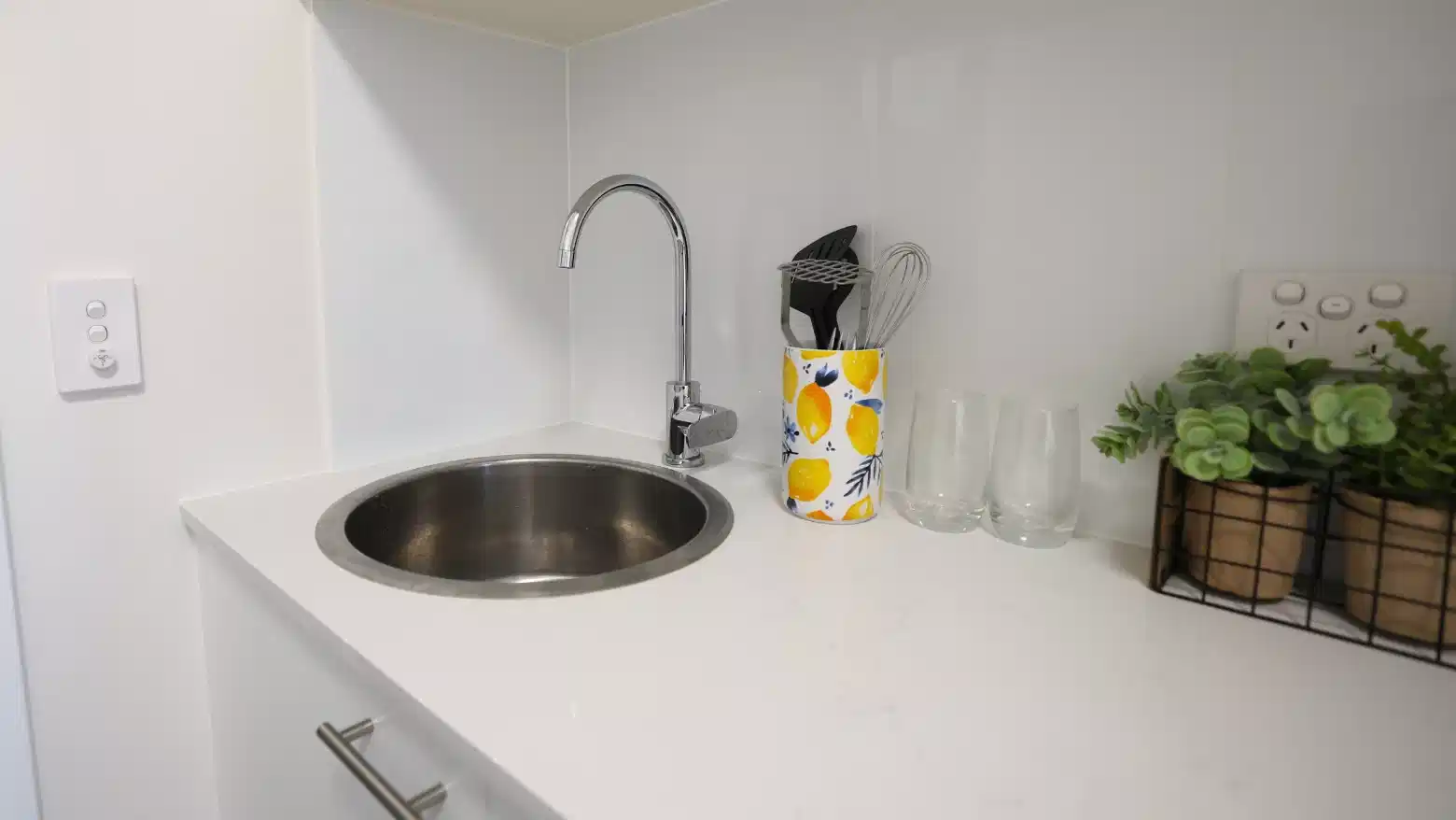Amenities?w=400&h=260&fit=crop&q=40&auto=format&trim=auto