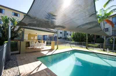 Amenities?w=400&h=260&fit=crop&q=40&auto=format&trim=auto