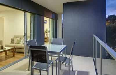 Bedroom?w=400&h=260&fit=crop&q=40&auto=format&trim=auto