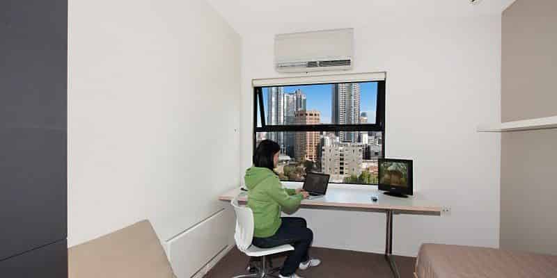 Bathroom?w=400&h=260&fit=crop&q=40&auto=format&trim=auto