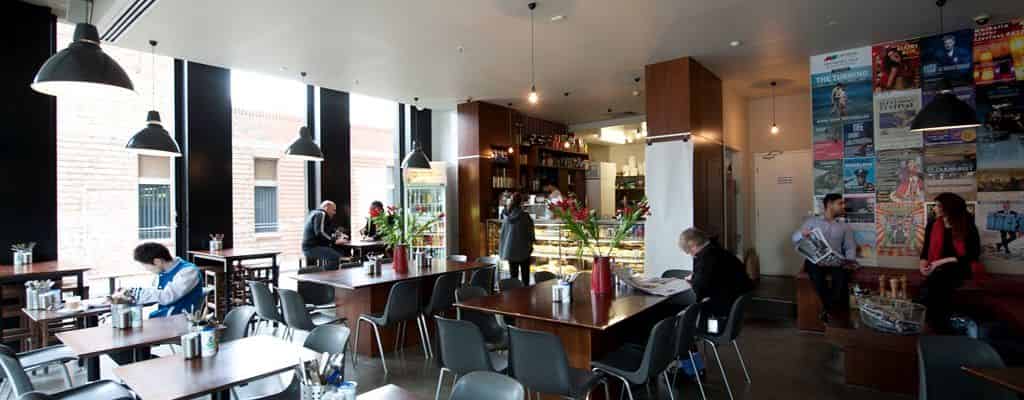 Bathroom?w=400&h=260&fit=crop&q=40&auto=format&trim=auto