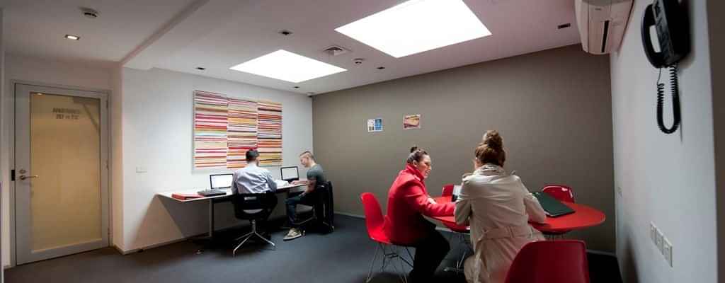 Bathroom?w=400&h=260&fit=crop&q=40&auto=format&trim=auto