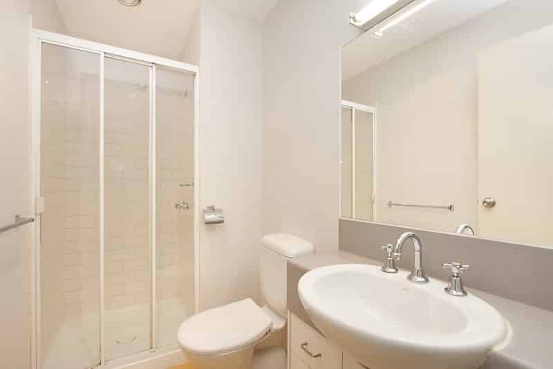 Student Living - 570 Swanston, Melbourne - Melbourne, Victoria, Australia - Bathroom
