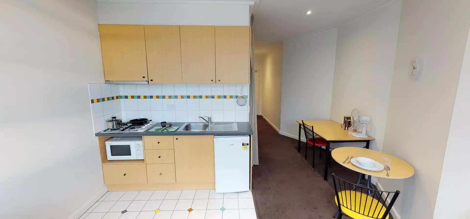 Room?w=400&h=260&fit=crop&q=40&auto=format&trim=auto