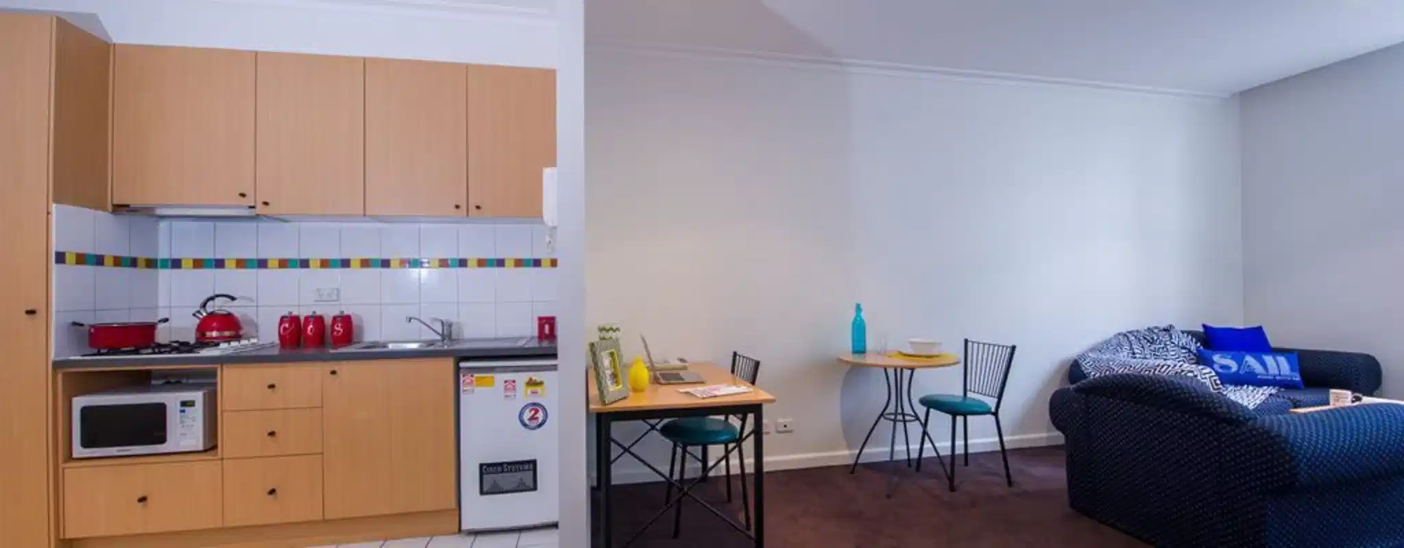 Room?w=400&h=260&fit=crop&q=40&auto=format&trim=auto