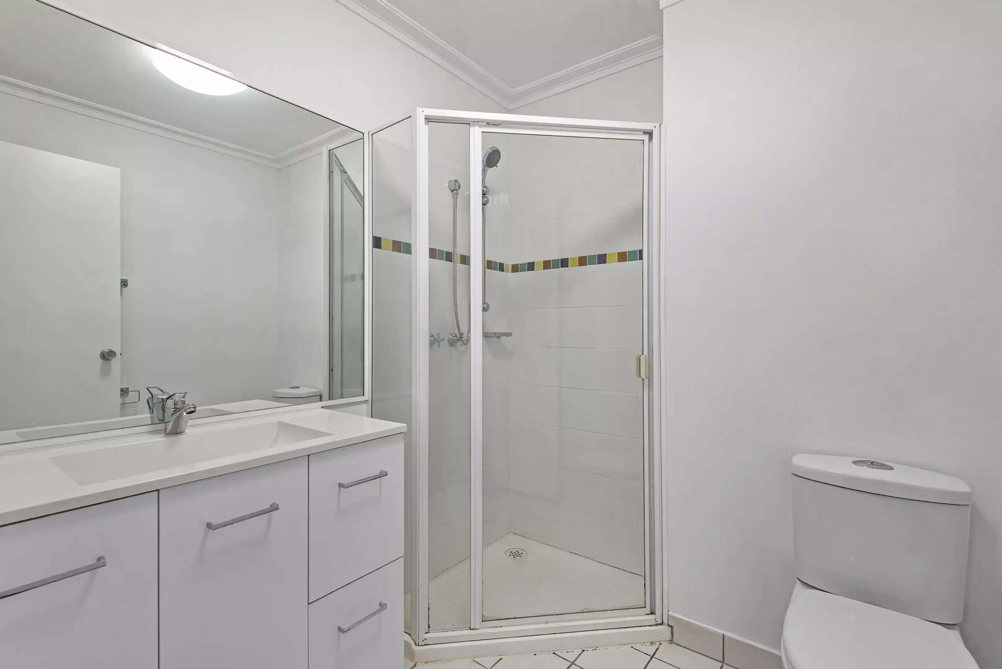 Room?w=400&h=260&fit=crop&q=40&auto=format&trim=auto