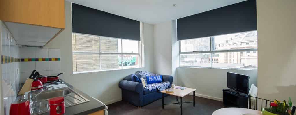 Room?w=400&h=260&fit=crop&q=40&auto=format&trim=auto