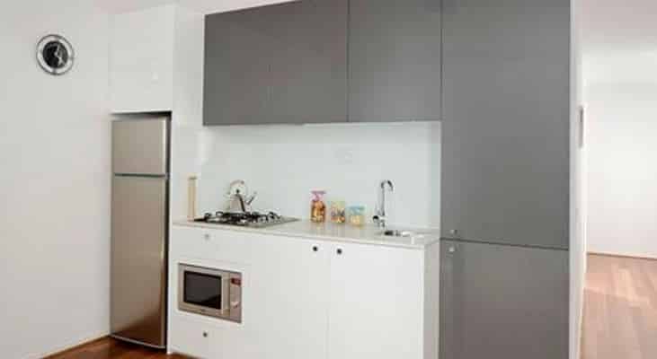 Bathroom?w=400&h=260&fit=crop&q=40&auto=format&trim=auto