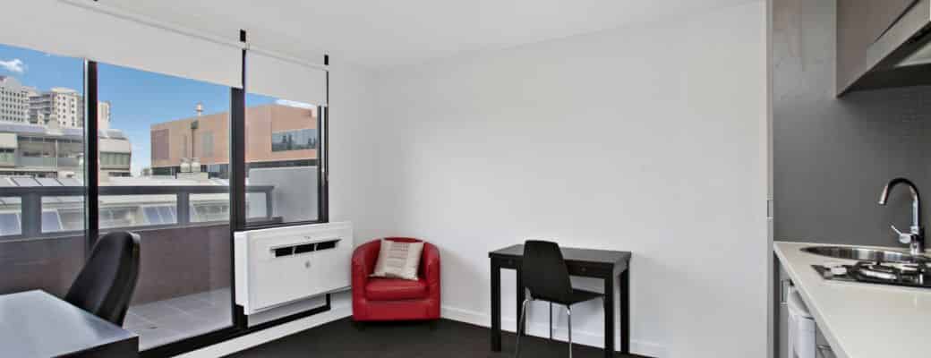 Bathroom?w=400&h=260&fit=crop&q=40&auto=format&trim=auto