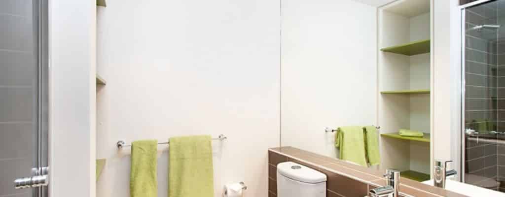 Bathroom?w=400&h=260&fit=crop&q=40&auto=format&trim=auto