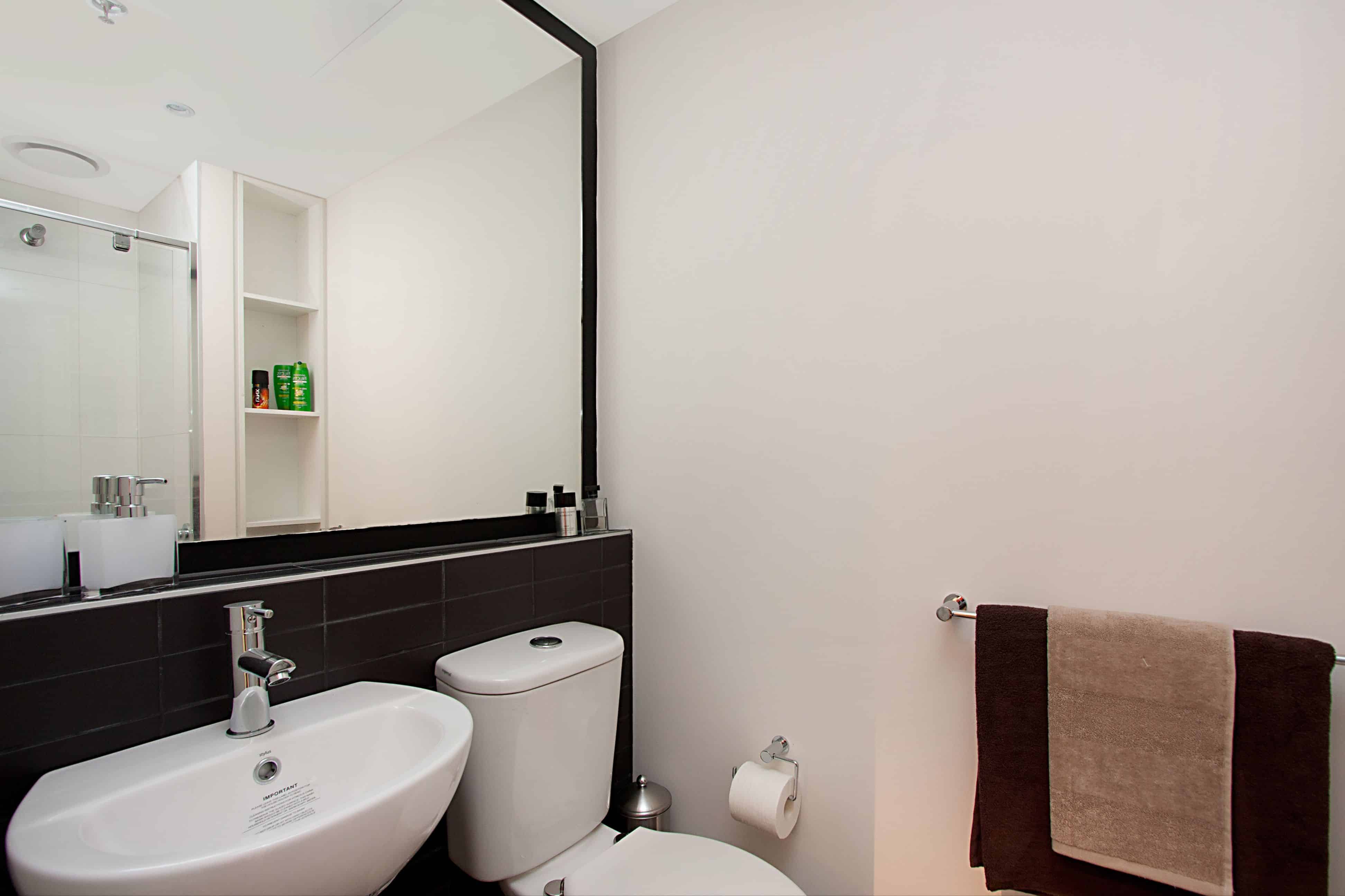 Student Living on Villiers, Melbourne - Melbourne, Victoria, Australia - Bathroom