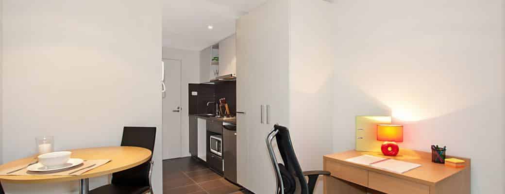 Exterior?w=400&h=260&fit=crop&q=40&auto=format&trim=auto