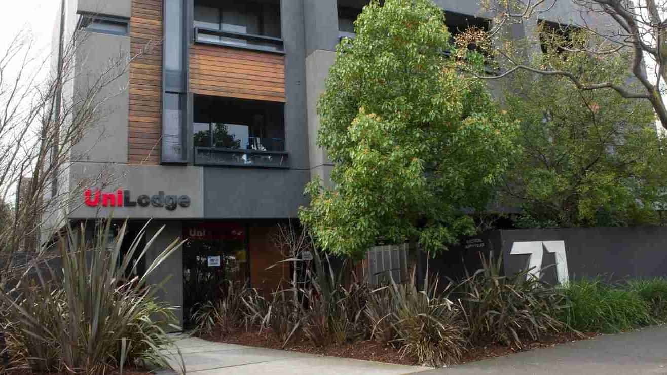 Amenities?w=400&h=260&fit=crop&q=40&auto=format&trim=auto