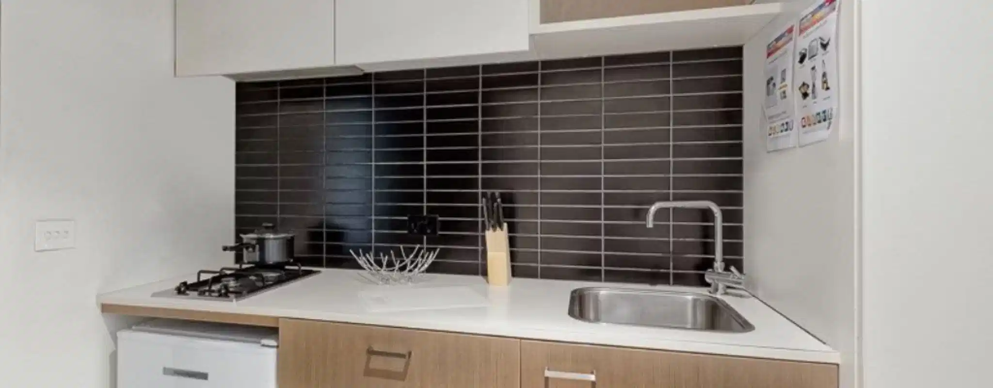 Bathroom?w=400&h=260&fit=crop&q=40&auto=format&trim=auto