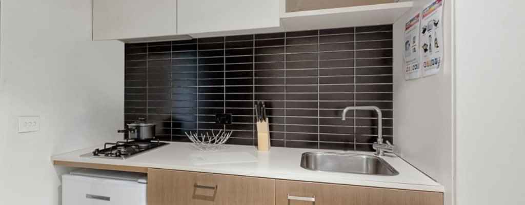 Bathroom?w=400&h=260&fit=crop&q=40&auto=format&trim=auto