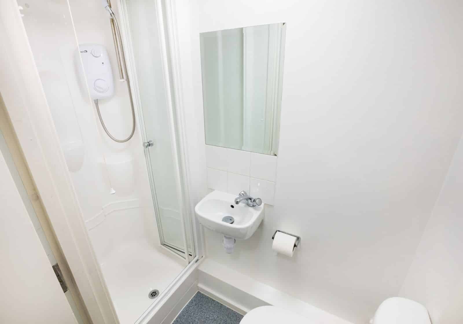 Exterior?w=400&h=260&fit=crop&q=40&auto=format&trim=auto